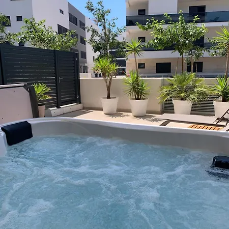 Capitol Exclusive With Private Terrace Apartment